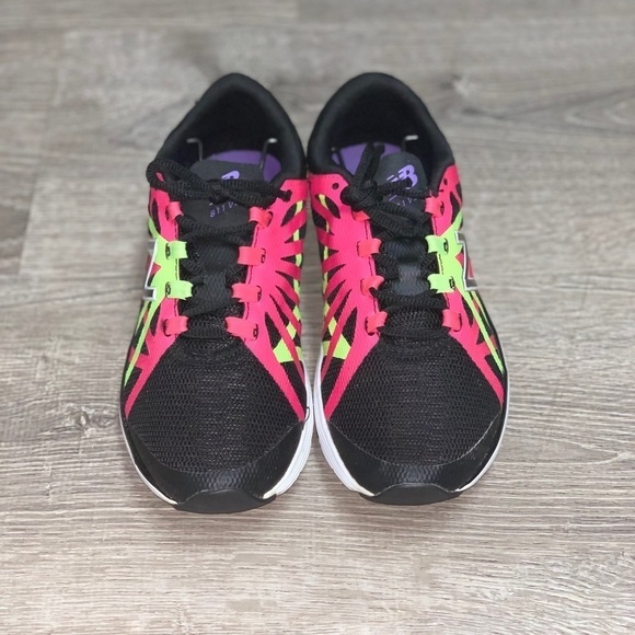 New balance response women’s running shoes - Picture 2 of 8